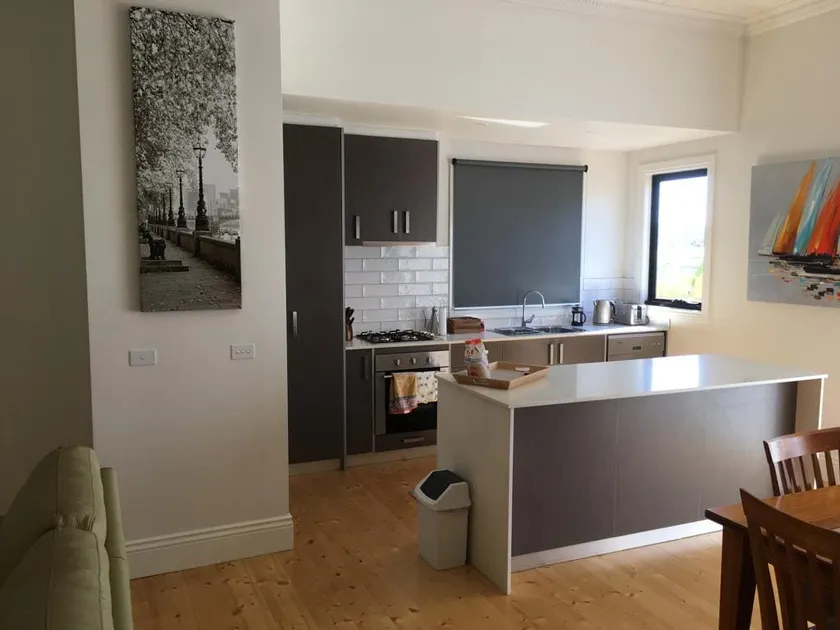 Lake Wendouree Self Contained House for 4 people - Image 1