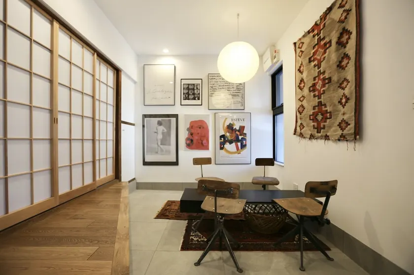Kamin | Curated Modern 3 Bedroom Home with Parking - Image 1