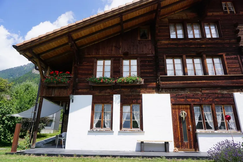 Charming 2-room apartment in the Bernese Oberland - Image 1