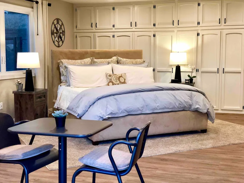 ★Private Suite King Bed, Private Bath + Sofa Bed - Image 1