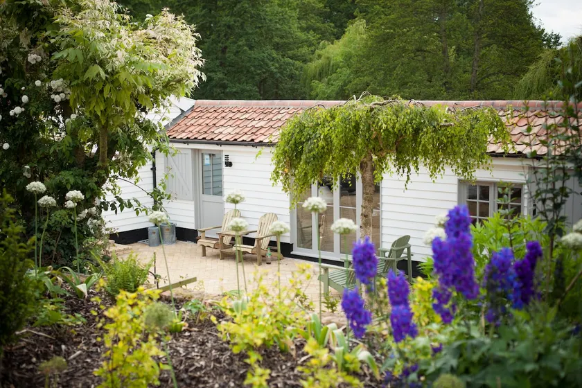 Romantic riverside beauty - Woodshed Letheringham - Image 1