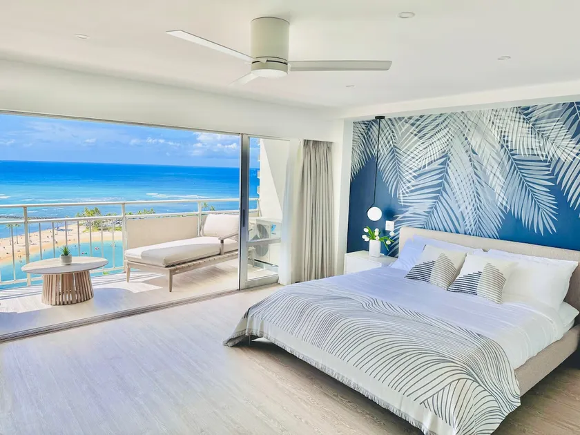 Floor-to-Ceiling Oceanfront Home (Car Available) - Image 1