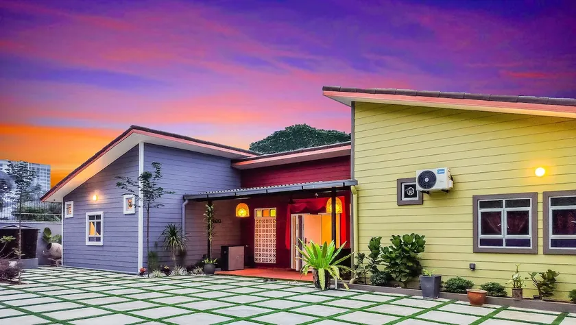 Hidden 5BR Cottage House Retreats (Free Parking) - Image 1