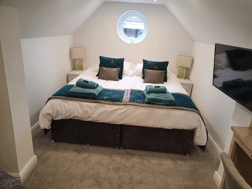 Self Contained Apartment with en-suite - Image 1