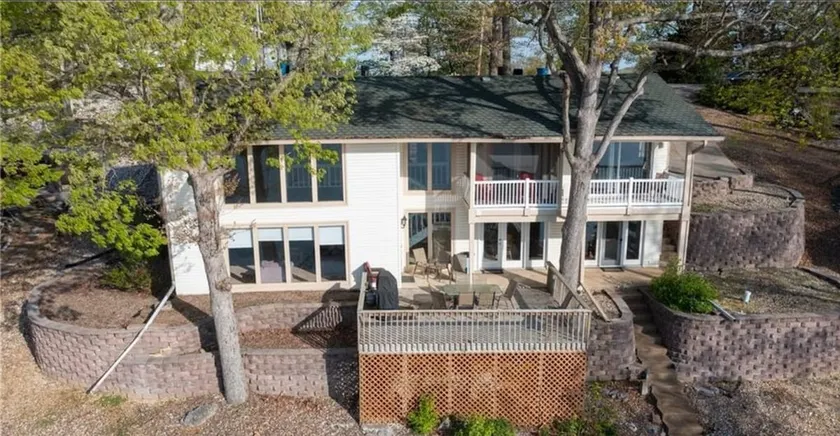 **5 BR**STEPS AWAY FROM H. TOAD'S AND SHADY GATOR! - Image 1