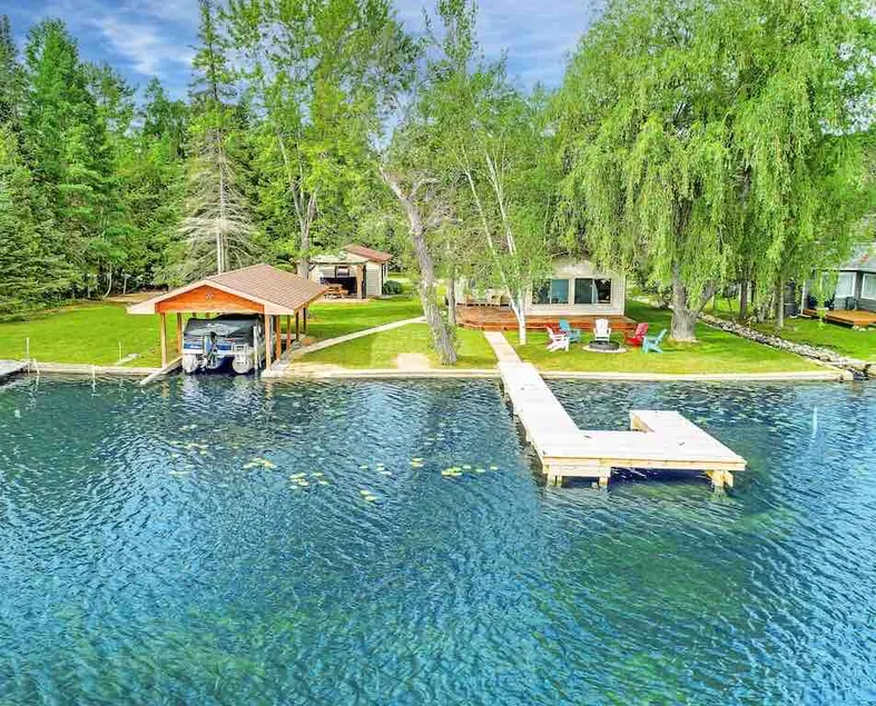 Clam Lake Wasserhütte - Image 1