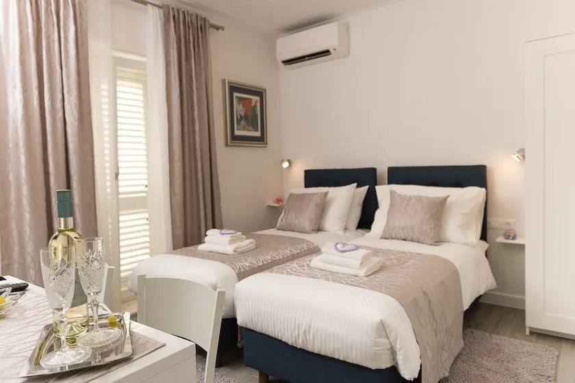 Luxury Heritage Room-Prime location in Palace - Image 1