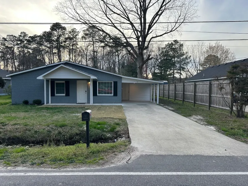 Creek Road Quarters - Image 1