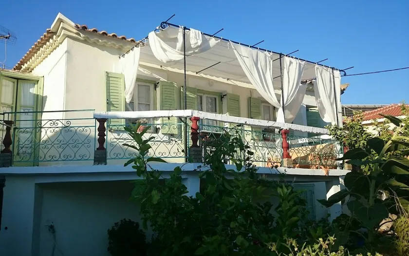 Traditional village house - Image 1