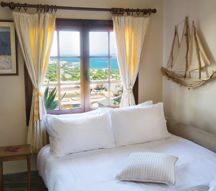 Goddess Artemis Balcony Apartment Near Athens Airport - Image 1