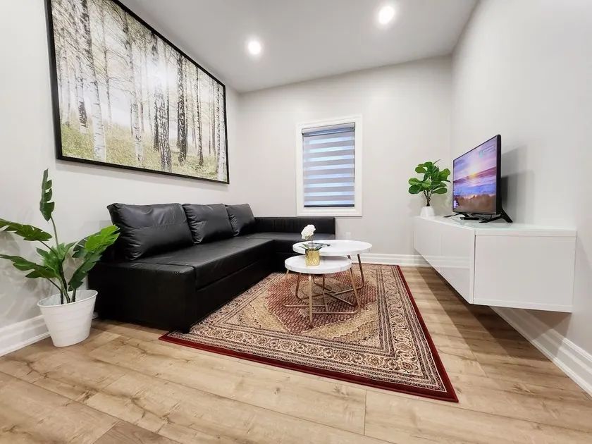 The Cozy Cove Modern King-Bedroom Full Apartment - Image 1