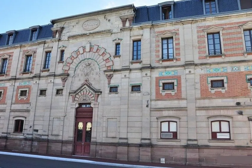 F2 At the foot of the thermal baths - Image 1