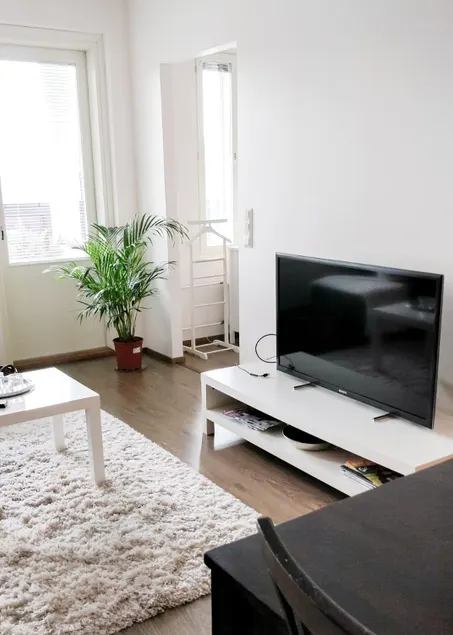 Clean, newer apartment with good connections. - Image 1