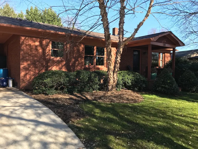 Walking distance from Davidson College. - Image 1