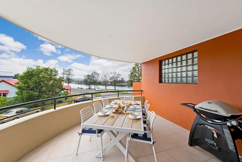Adrift at Dolphin Cove Apt 5 - riverfront modern - Image 1