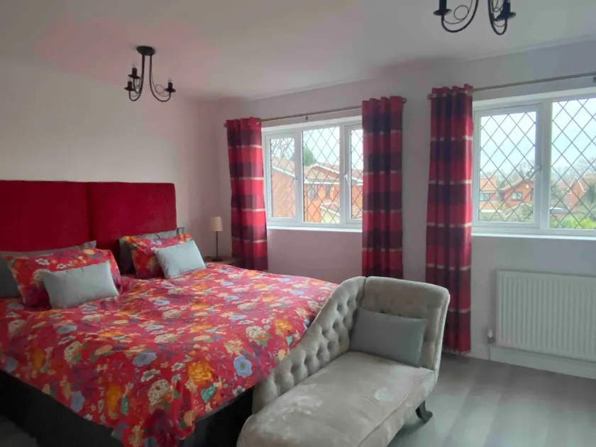 Meriden - Birmingham, Coventry, Solihull, NEC 6 mi - Image 1