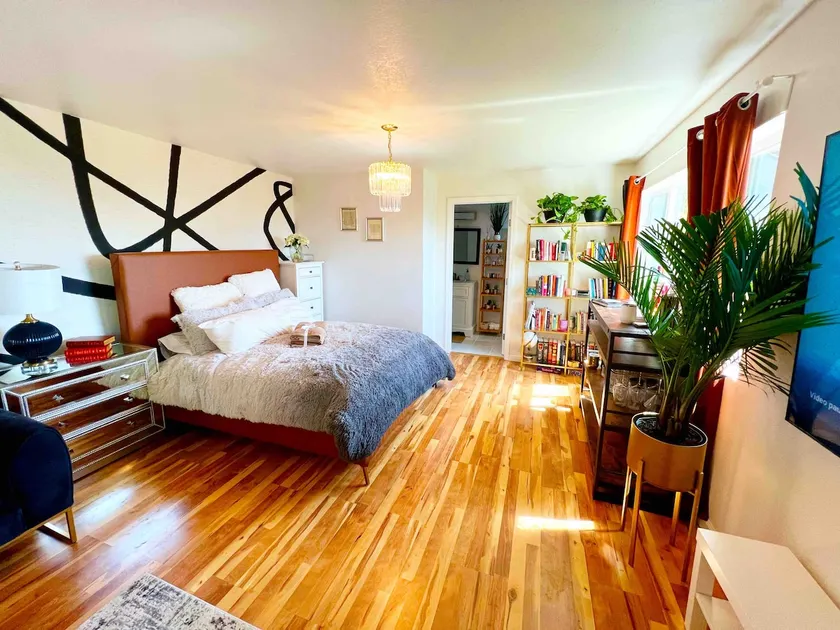 Spacious Studio Apartment w Breathtaking Views!!! - Image 1