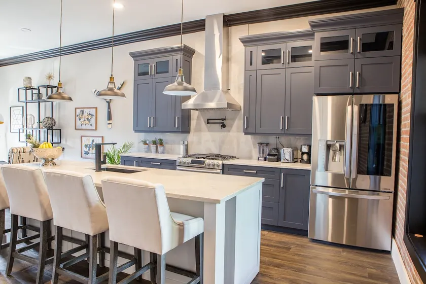 Downtown Luxury Award Winning Private Condo - Image 1