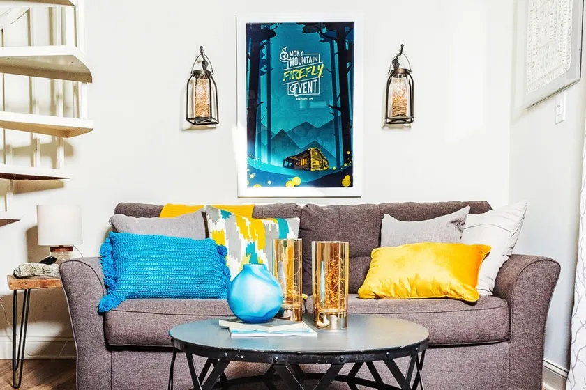 Vibrant Vacay - Studio Loft for 4 with Deck, Wifi, Hot Tub & Pools - Image 1