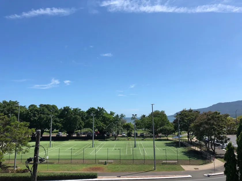 Ocean View Apartment - Cairns City - Image 1