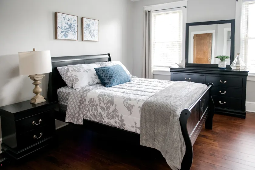Bright & Airy Apartment: Unit2. Great Location! - Image 1