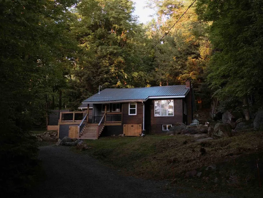 The Rock Lodge, At Mary Lake (+ Hot Tub) - Image 1