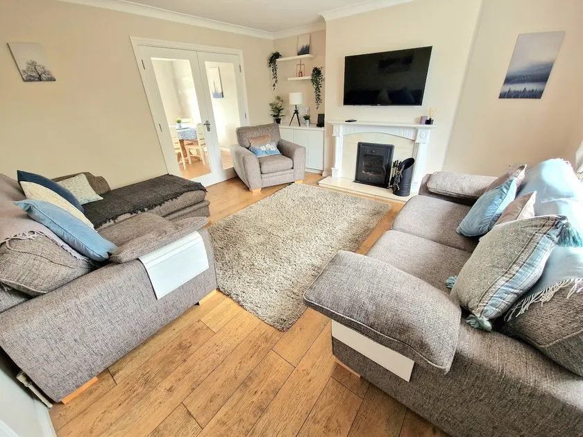 Spacious 3 bedroom Home in Galway City - Image 1