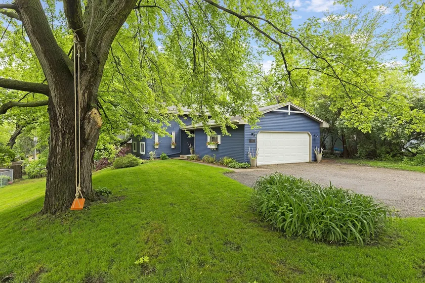 Designer Rental in Excelsior - walk to everything! - Image 1