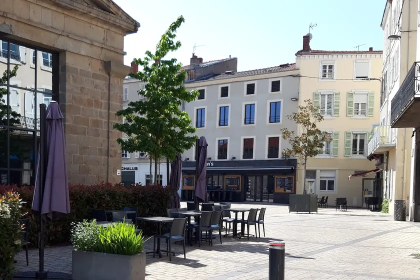 Apartment in the center of Issoire, free parking - Image 1