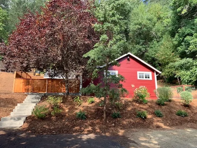 Palisades Cottage - Image 1
