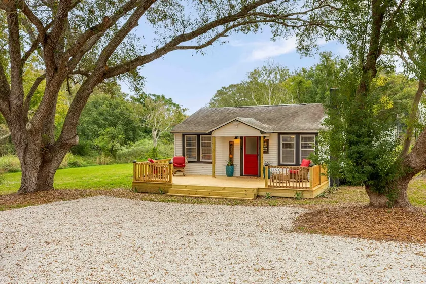Peaceful Pet friendly 2 BR cottage with hot tub. - Image 1