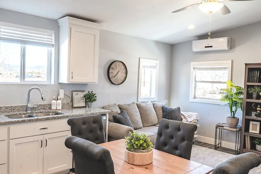 Farmhouse Flat w/ private hot tub - Image 1