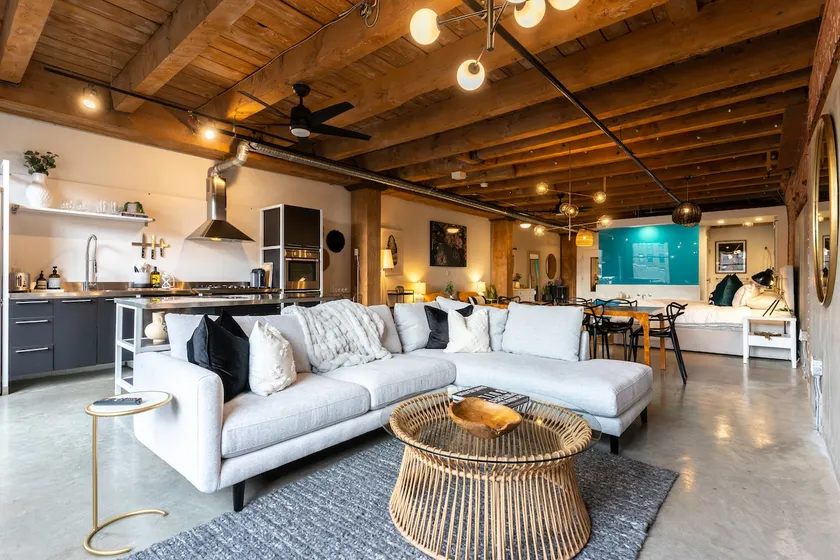 Stunning Gastown Loft! 1200 sq ft & King Bed - Image 1