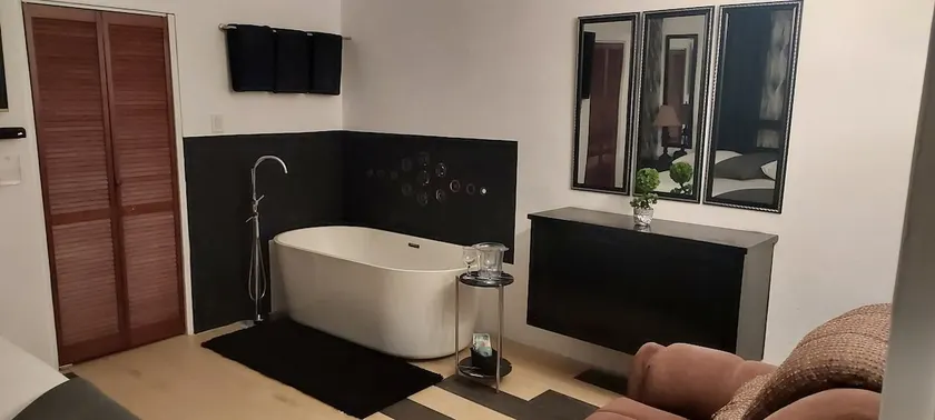 KJ's Suite - Image 1