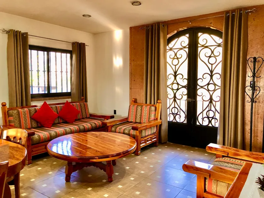 Beautiful Suite. Book 4 Nights, only pay for 3. - Image 1