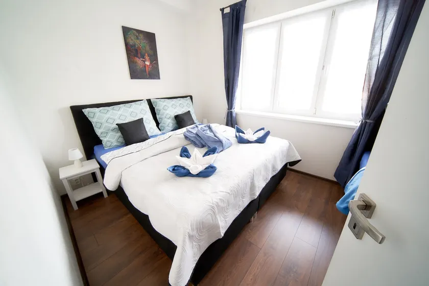 Jane's apartment is for up to 8 people with a kitchen and 2 bedrooms - Image 1