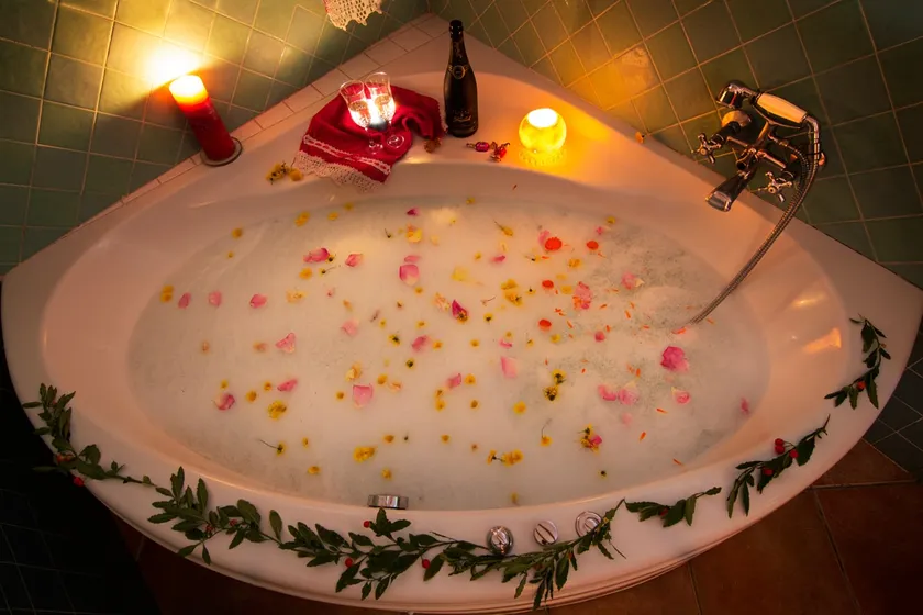 romantic house for 2 people with jacuzzi - Image 1