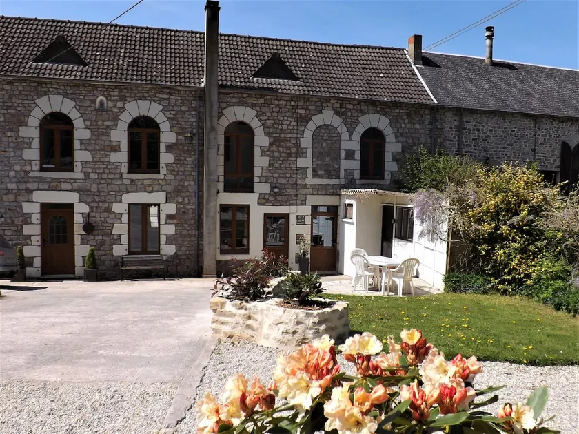 Rolig vandmølle i fredelig landsby - Image 1