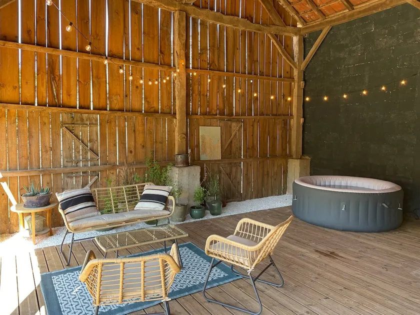 Cozy countryside cottage with Jacuzzi - Image 1