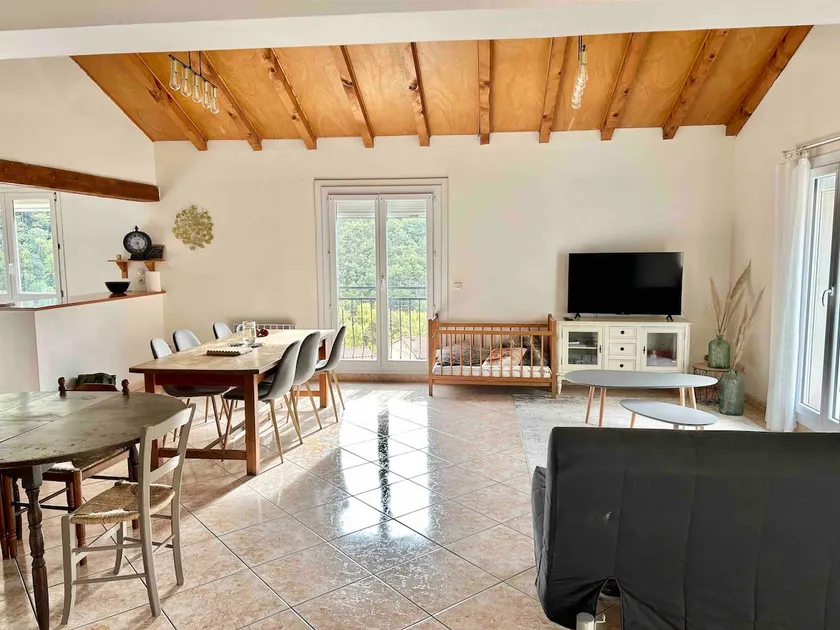Large family home - Image 1