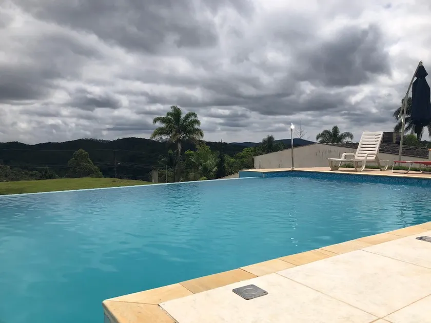 Farmhouse in Nature with Infinity Edge Pool - Image 1