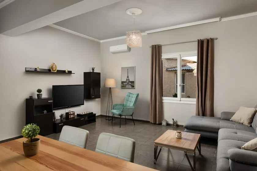 Steps away from city's beach Apt 2 - Image 1