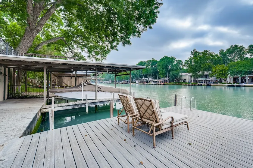 Private Lakefront Retreat - Image 1