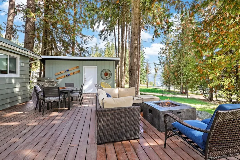 Shuswap Lake, 2Bed,1.5 BA Private Dock - Image 1