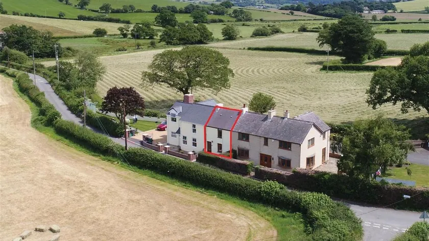 Ty Doli Cottage, rural location just outside Conwy town - Image 1