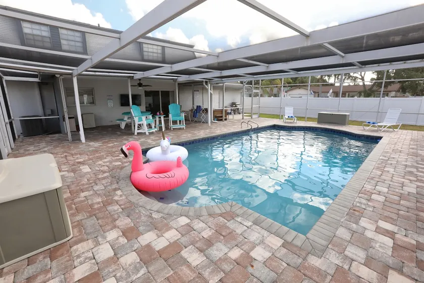 Bor stort! 5br / 3ba, uppvärmd pool, spa, grill, parkering för husbilar, tillgång till båtramp - Image 1
