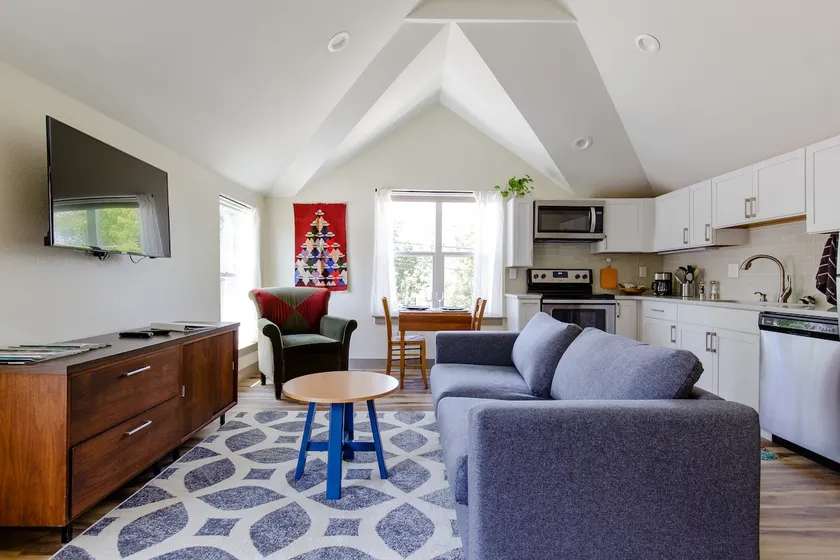 Denver/Berkeley private carriage house - Image 1