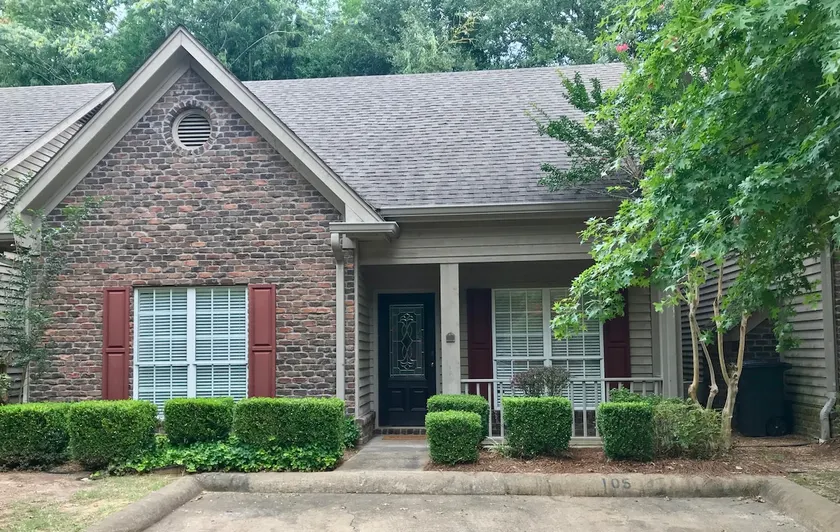 Excellent Location! 105 Windstone! - Image 1