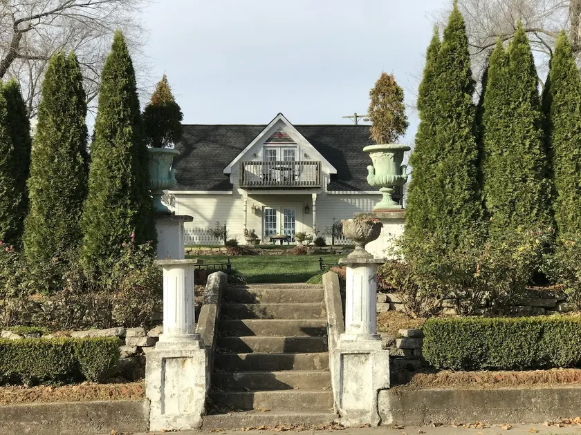 The Carriage House at The Enchanted Corner - Image 1
