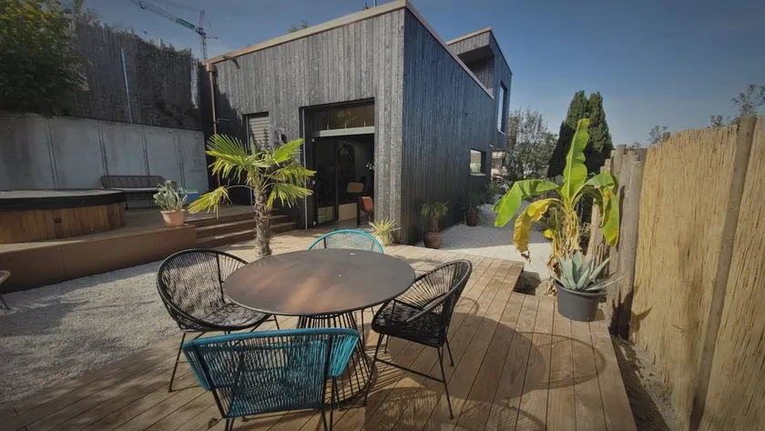 The Bungalow with Hotpot & Lakeview - Image 1